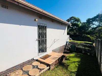 1 Bedroom Apartment To Rent in Umhlanga - 7Hyv.webp