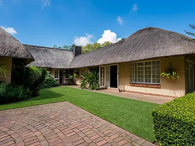 4 Bedroom House For Sale in Hillcrest - 4S8p.webp