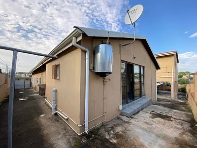 2 Bedroom Apartment To Rent in Durban - s0nI.webp