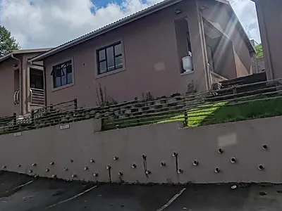 Townhouse To Rent in Queensburgh - jlNx.webp