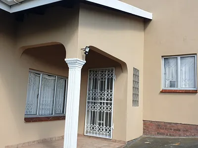 1 Bedroom Apartment To Rent in Chatsworth - TK2y.webp