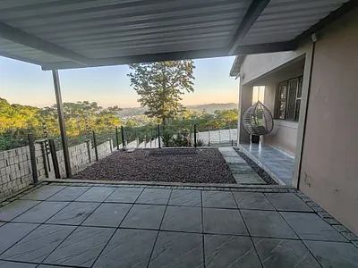 2 Bedroom Townhouse To Rent in Queensburgh - Z8XX.webp