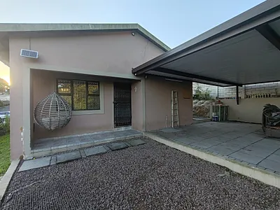 2 Bedroom Townhouse For Sale in Queensburgh - img