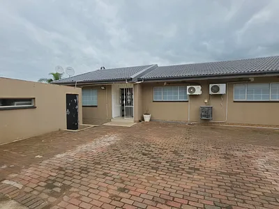 4 Bedroom Townhouse To Rent in Durban - img