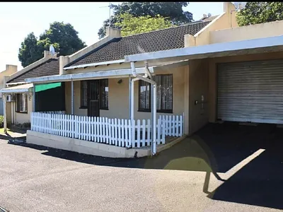 2 Bedroom Townhouse To Rent in Queensburgh - N47l.webp