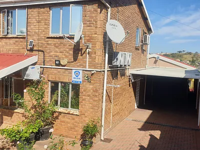 3 Bedroom House For Sale in Chatsworth - d5Kn.webp