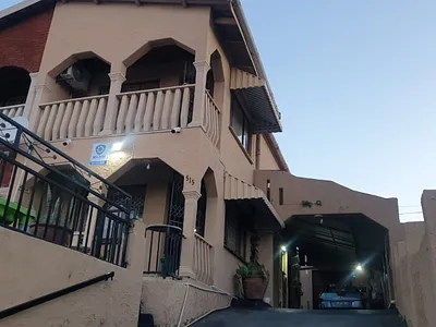 3 Bedroom House For Sale in Chatsworth - 83qS.webp