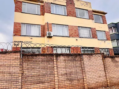 1.5 Bedroom Apartment To Rent in Bulwer - 2y0A.webp