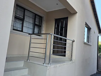 2 Bedroom Apartment To Rent in Chatsworth - UlY7.webp