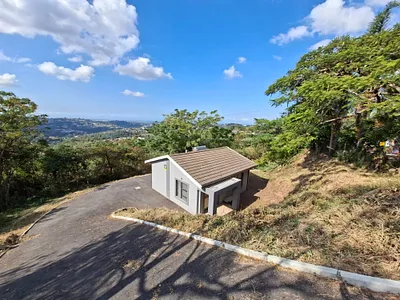 2 Bedroom House To Rent in Chatsworth - JIey.webp