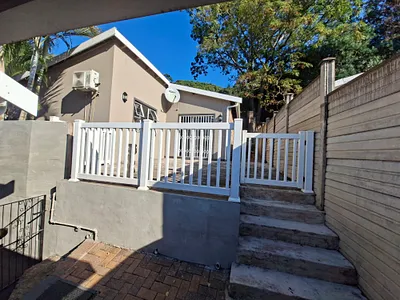 2 Bedroom Apartment To Rent in Queensburgh - img
