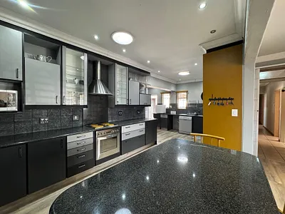 8 Bedroom House For Sale in Kempton Park - img