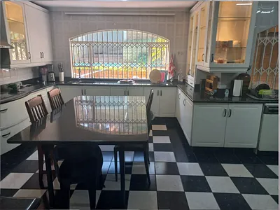 4 Bedroom House For Sale in Johannesburg - img