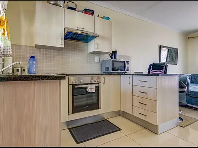 2 Bedroom Apartment For Sale in Kempton Park - img