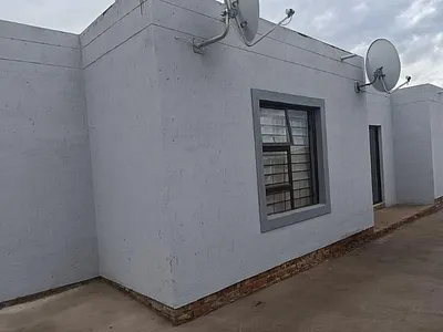 7 Bedroom House For Sale in Tembisa - img