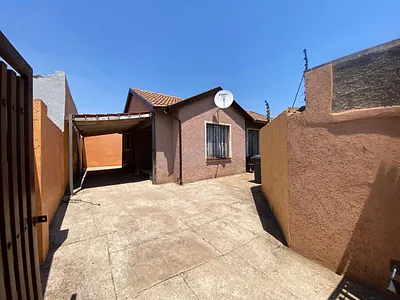 3 Bedroom House For Sale in Clayville, Midrand - img