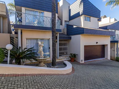 3 Bedroom Townhouse For Sale in Johannesburg - img