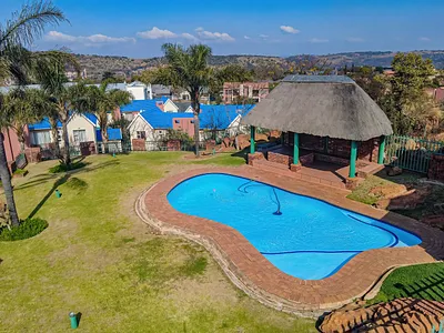 2 Bedroom Townhouse For Sale in Johannesburg - img