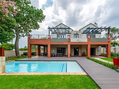 2 Bedroom Townhouse For Sale in Sandton - 8QE6.webp