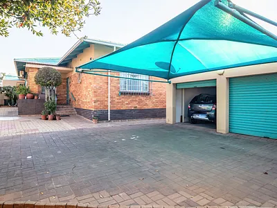 6 Bedroom House For Sale in Germiston - oNMQ.webp