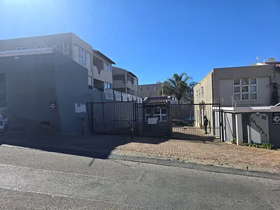 3 Bedroom Townhouse For Sale in Johannesburg - MI6z.webp