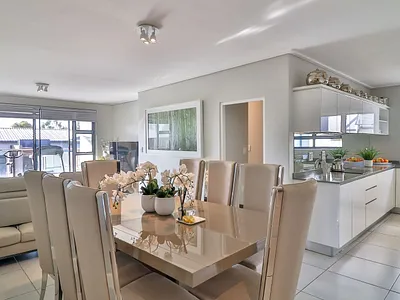 3 Bedroom Apartment For Sale in Eye Of Africa, Eikenhof - VewP.webp