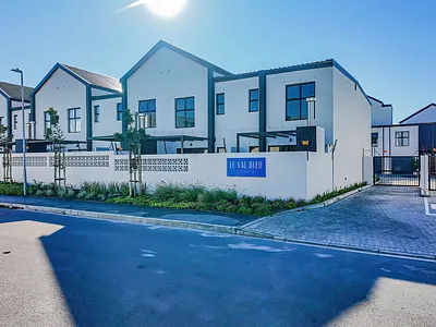 3 Bedroom Apartment To Rent in Blouberg - pAhR.webp