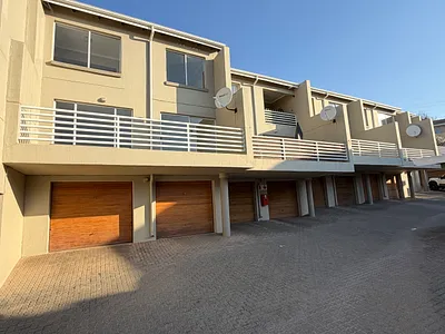 3 Bedroom Townhouse For Sale in Bedfordview - IAJw.webp