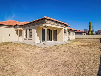 3 Bedroom House For Sale in Springs - z96Z.webp