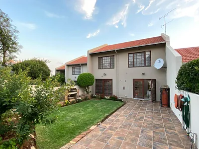 3 Bedroom Apartment To Rent in Johannesburg - 59b8.webp
