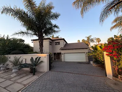 4 Bedroom House For Sale in Bedfordview - img