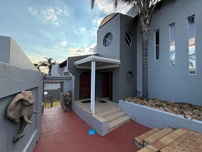 4 Bedroom Townhouse For Sale in Johannesburg - 7uzw.webp