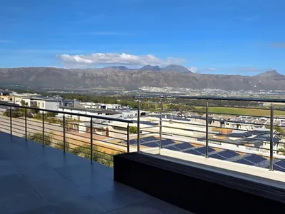 5 Bedroom House For Sale in Somerset West - wmsN.webp