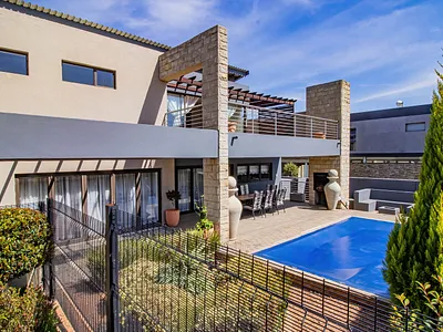 5 Bedroom House For Sale in Eye Of Africa, Eikenhof - o18c.webp