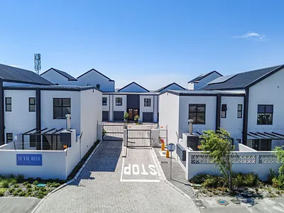 3 Bedroom Apartment To Rent in Blouberg - 7l1b.webp