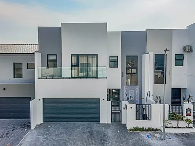 4 Bedroom House For Sale in Blouberg - v7GP.webp