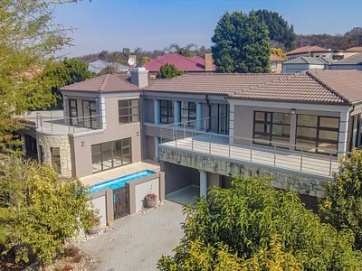 5 Bedroom House For Sale in Aspen Hills Nature Estate, Johannesburg - phCz.webp