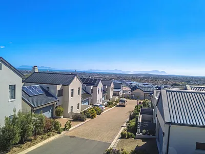 3 Bedroom House For Sale in Somerset West - ARcN.webp