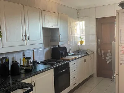 3 Bedroom Apartment To Rent in Johannesburg - aln7.webp