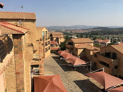 1 Bedroom Townhouse For Sale in Johannesburg - y5K2.webp