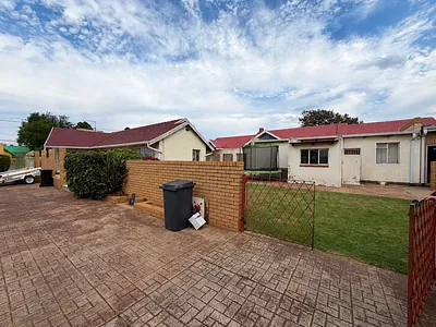 5 Bedroom House For Sale in Johannesburg - z5Ry.webp