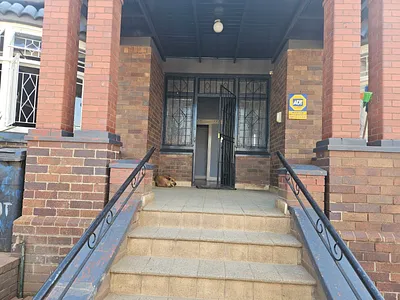 5 Bedroom House For Sale in Johannesburg - OOFw.webp