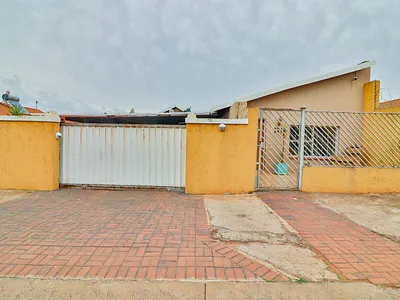 4 Bedroom House For Sale in Johannesburg - HifZ.webp