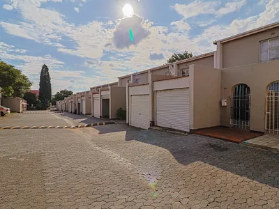 2 Bedroom Townhouse For Sale in Johannesburg - img