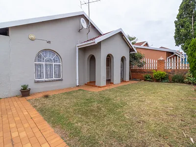 3 Bedroom House For Sale in Johannesburg - 7x6N.webp