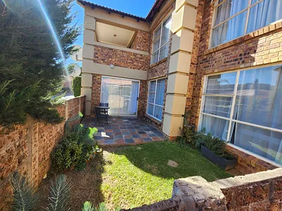 2 Bedroom Townhouse For Sale in Johannesburg - WfL0.webp