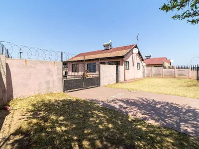 3 Bedroom House For Sale in Johannesburg - AcQe.webp