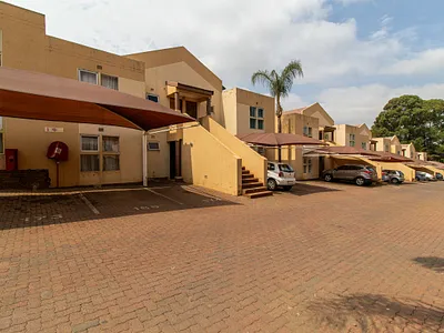 3 Bedroom Townhouse For Sale in Johannesburg - img