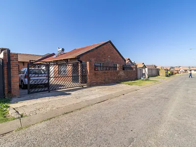 6 Bedroom House For Sale in Johannesburg - 2p82.webp