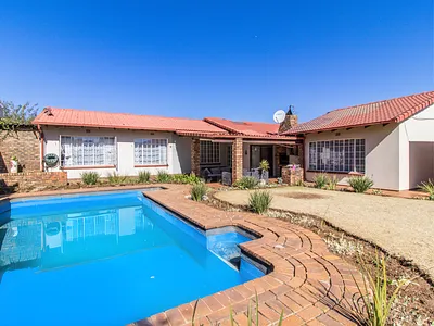 4 Bedroom House For Sale in Johannesburg - SUzj.webp